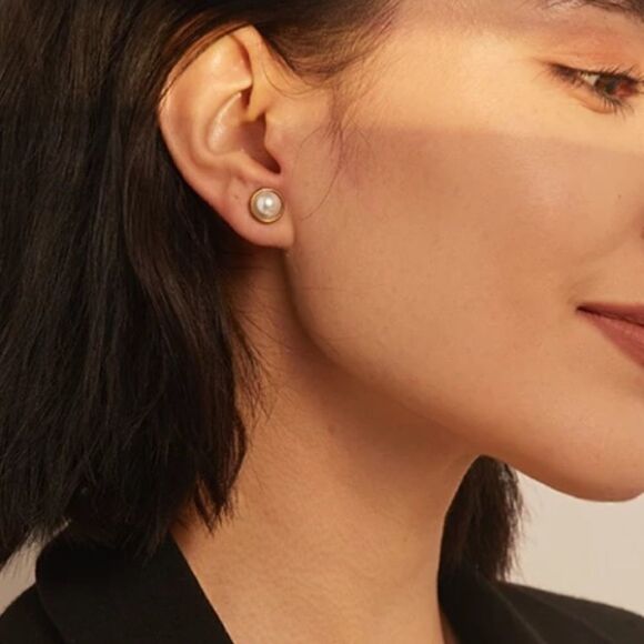 #44 New White Pearl Gold Screw Back Stud Earrings - Picture 5 of 13